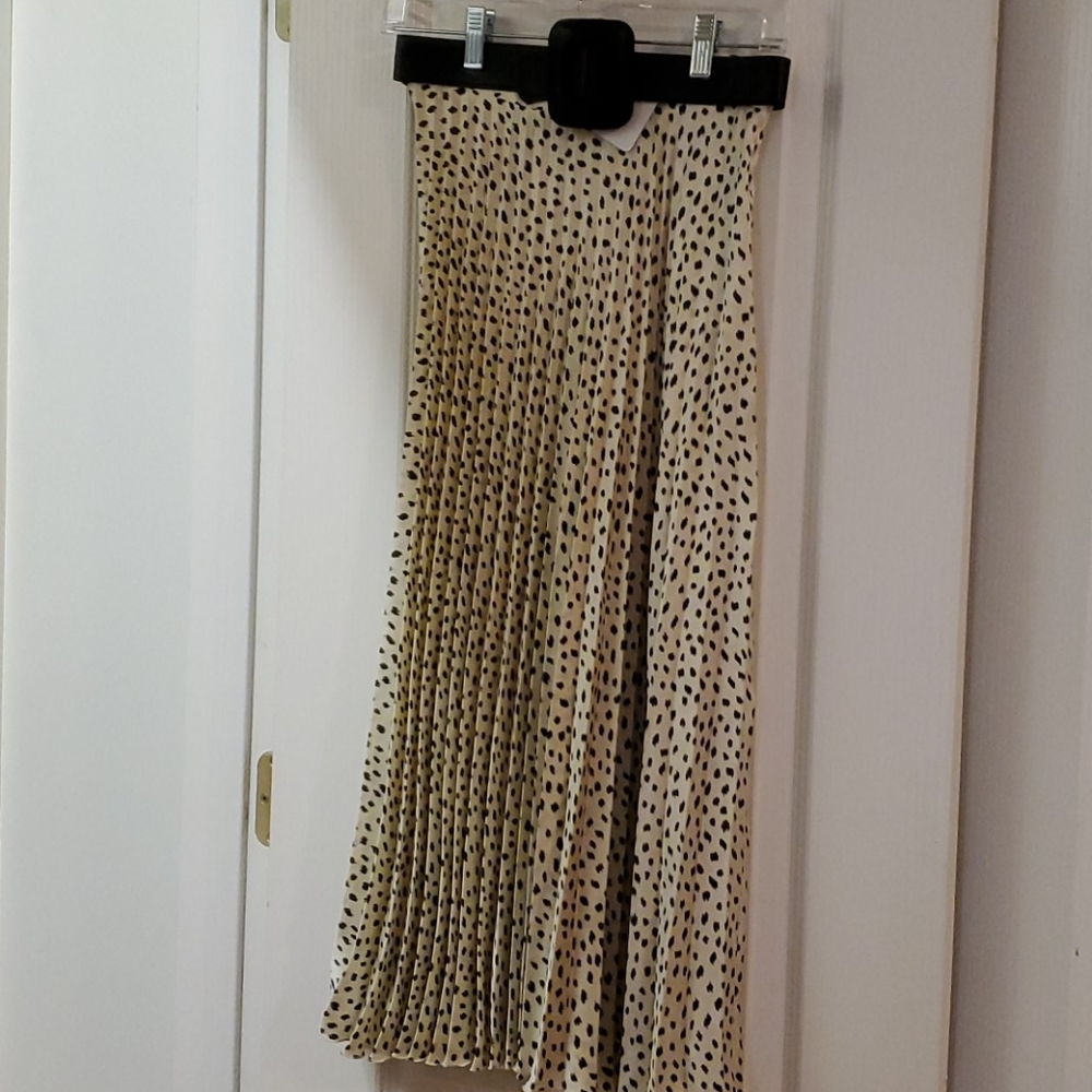 Belted pleated midi skirt